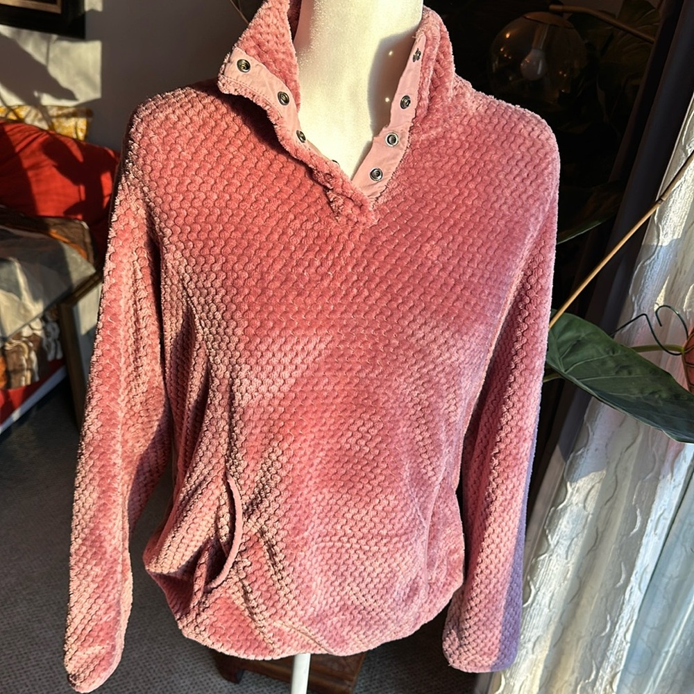 Super fuzzy Beautiful blush pink Eddie Bauer pull over women’s size medium
